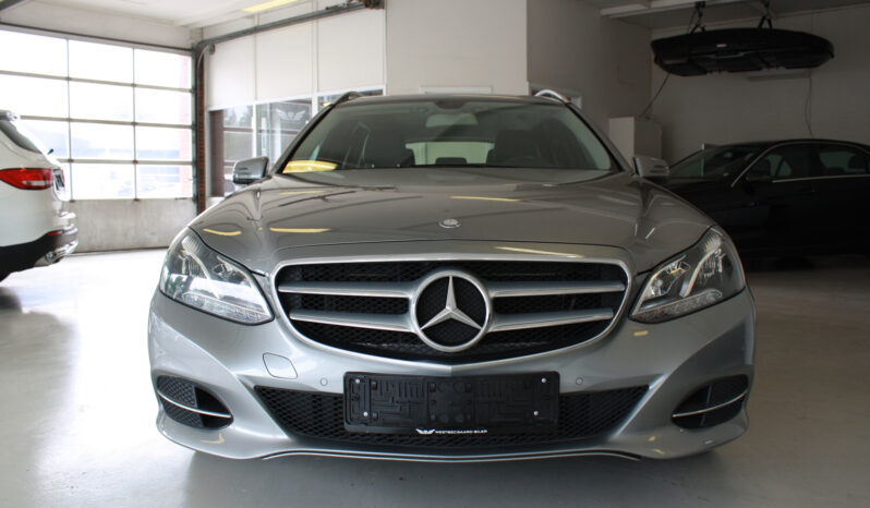 SOLGT – Mercedes E220 2,2 CDi Avantgarde stc. aut. 5d full